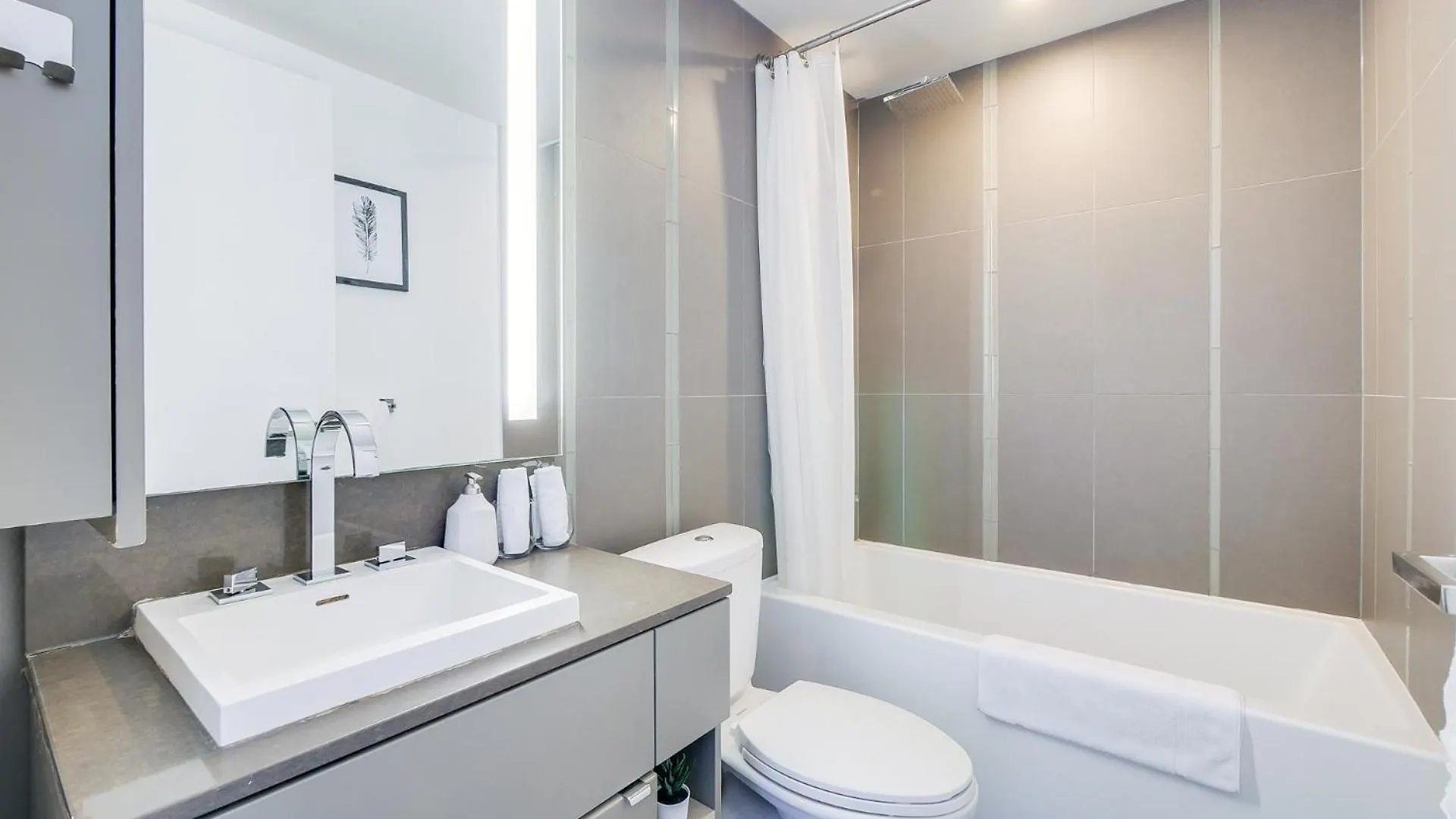 1Br Condo - City View, Near Cn Tower & Rogers Center Toronto 0*,  Canada
